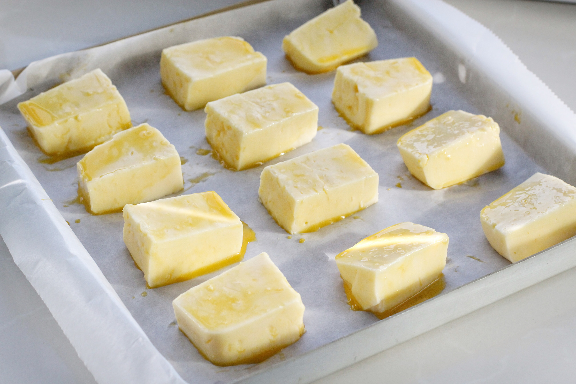 牛奶居然还能烤着吃,外焦里嫩,奶香浓郁,做法简单只需三步即可