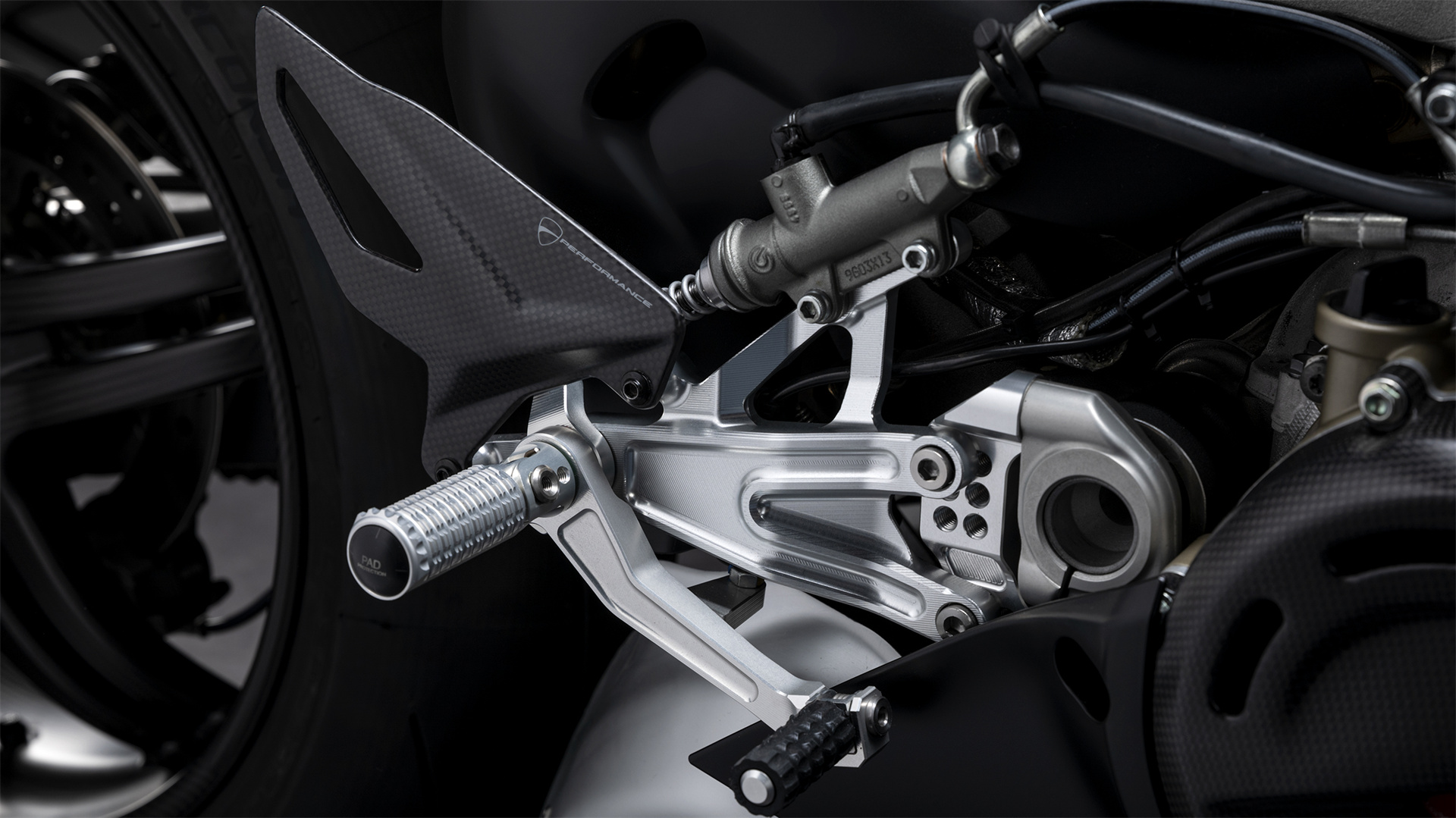 杜卡迪一字之差贵10W！那少两个缸会便宜多少呢？