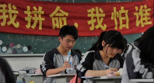 参加高考也有要求，“身份”成报考标准，“户口迁出”或受影响