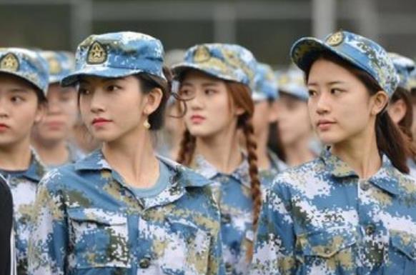 浙江大学混血校花走红，高颜值撞脸安妮海瑟薇，中文名字是亮点