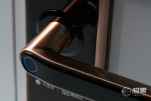 家庭守护第一关卡！五大智能门锁横评：安全原来这么多门道