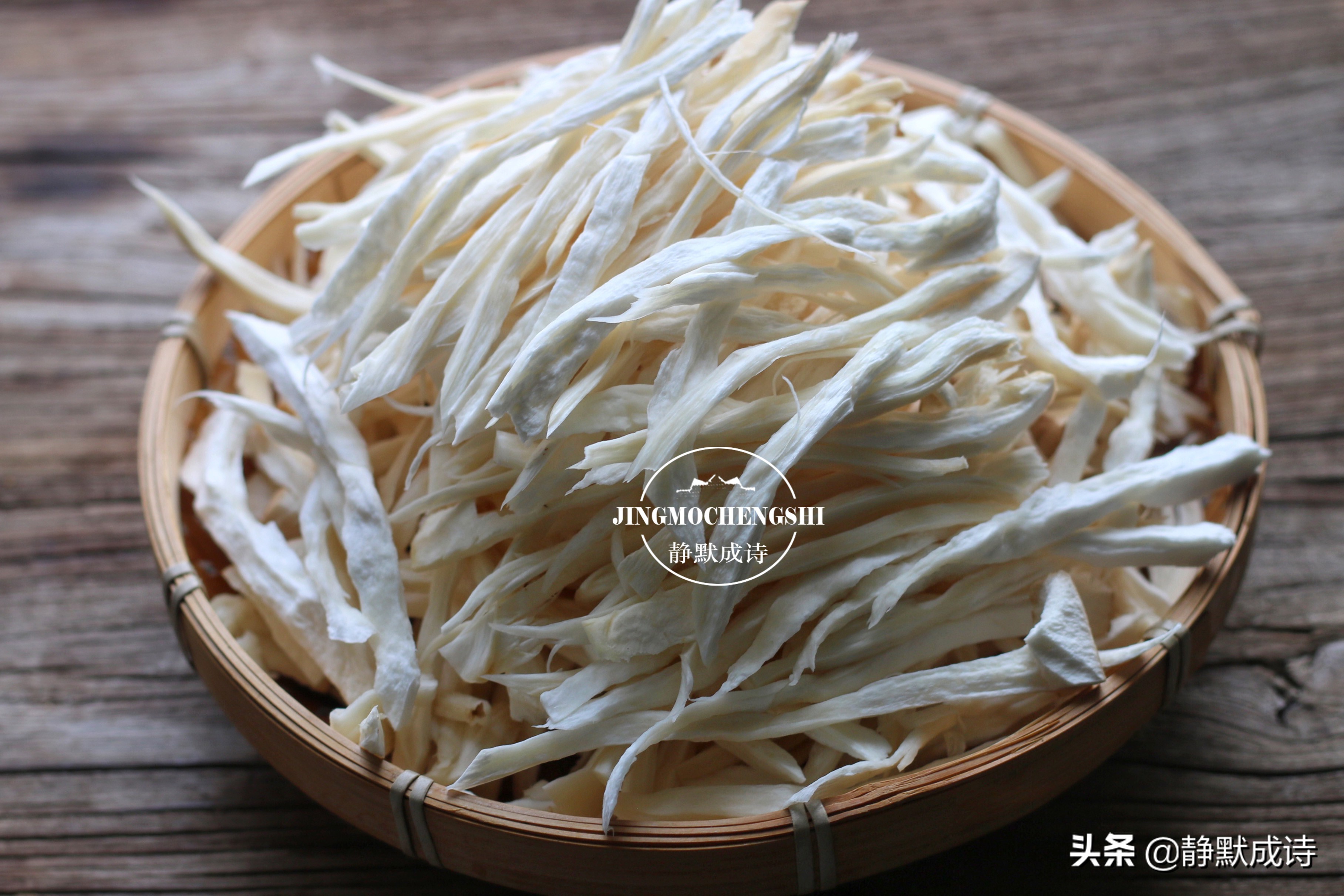 自从学会杏鲍菇这个做法，连烧烤都吃的少了，简单一炒比烧烤还香