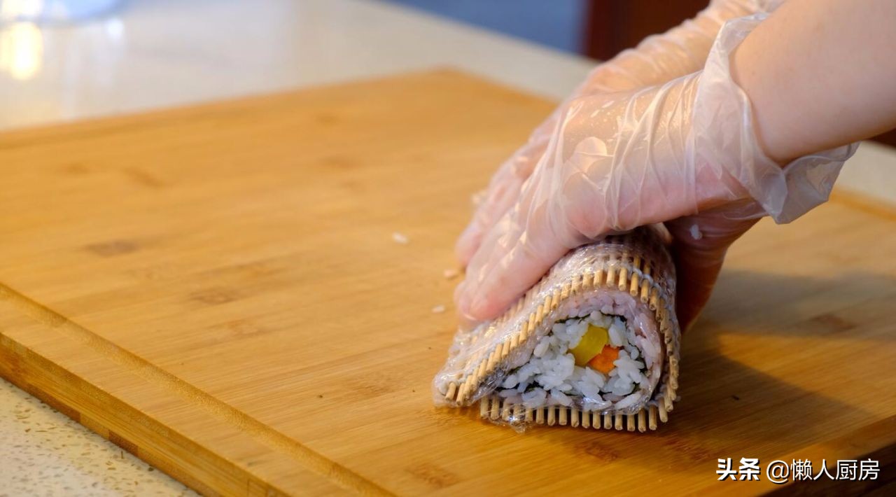 寿司怎么做（手把手教会你制作家庭版寿司）
