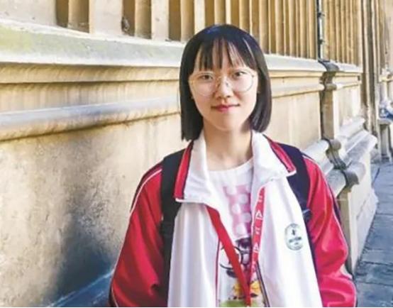 高考状元总分725分，作文满分，看了她的作文字迹，高分实至名归