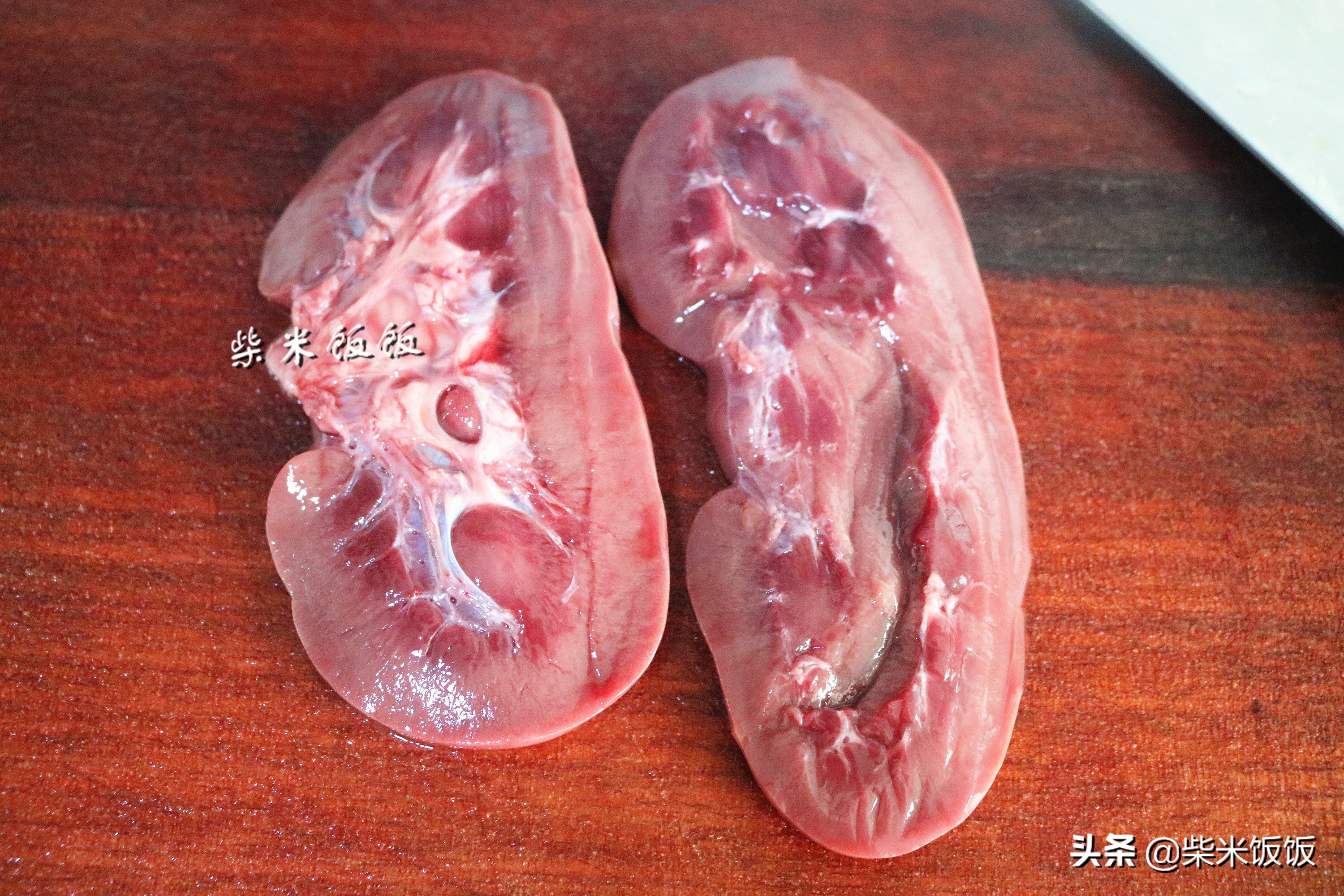 猪腰子这样处理，没有腥骚味，加入这两种食材，更鲜香！