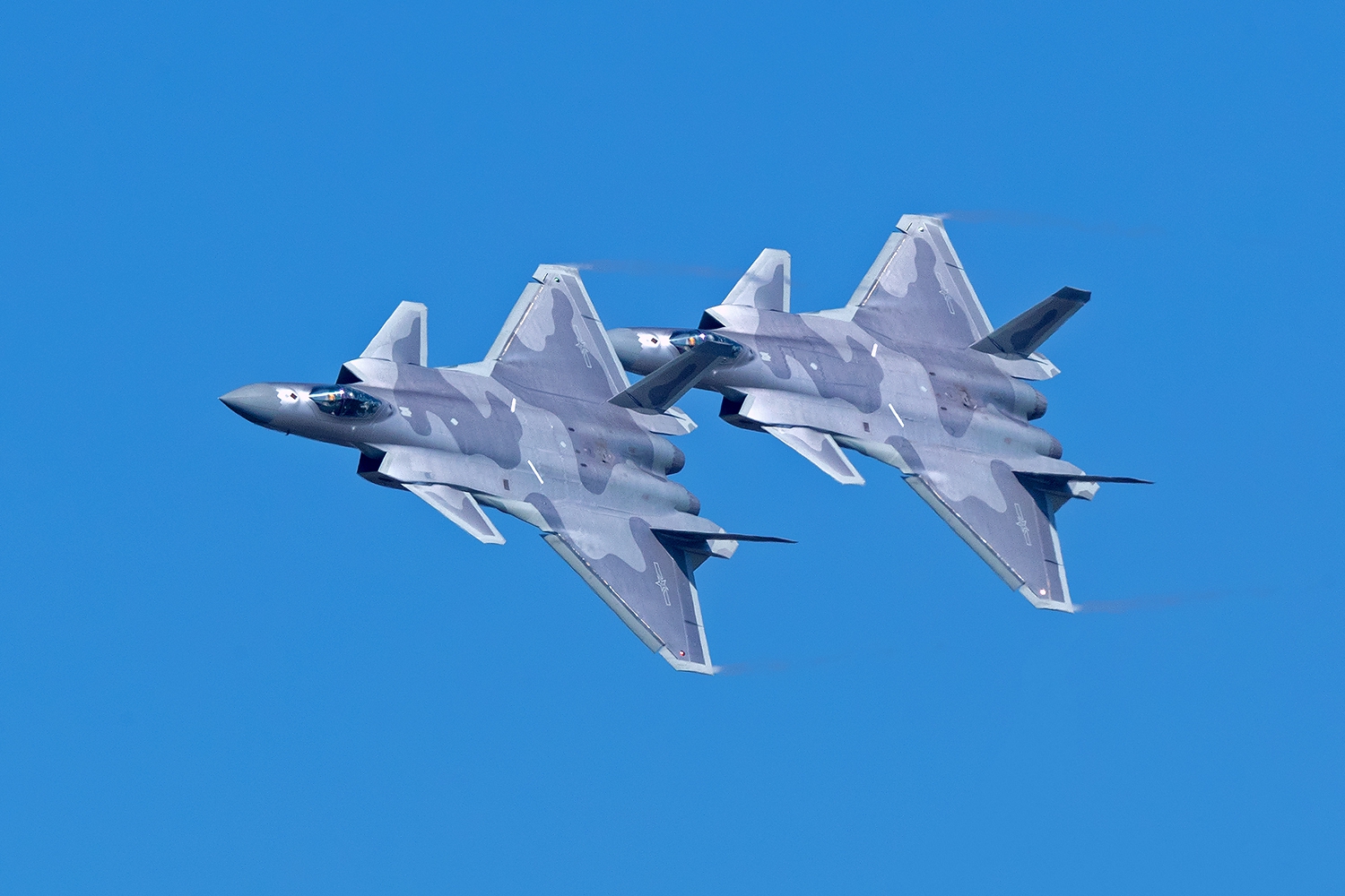 中航科工三院再传捷报，又完成一项技术突破，或应用改进型歼-20