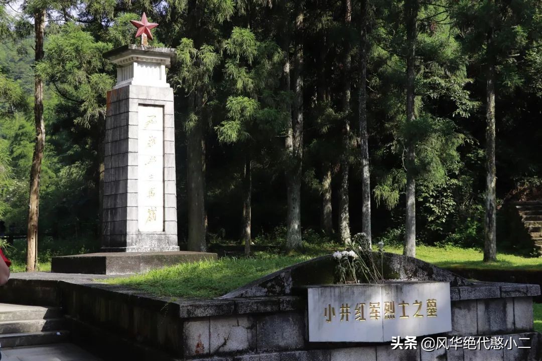 一张染血的照片：坚守53年将遗腹子抚养成人，死后终与丈夫同穴