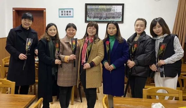 重庆铁路运输技师学院：女神节 | 踏青、游园，邂逅开往春天的列车