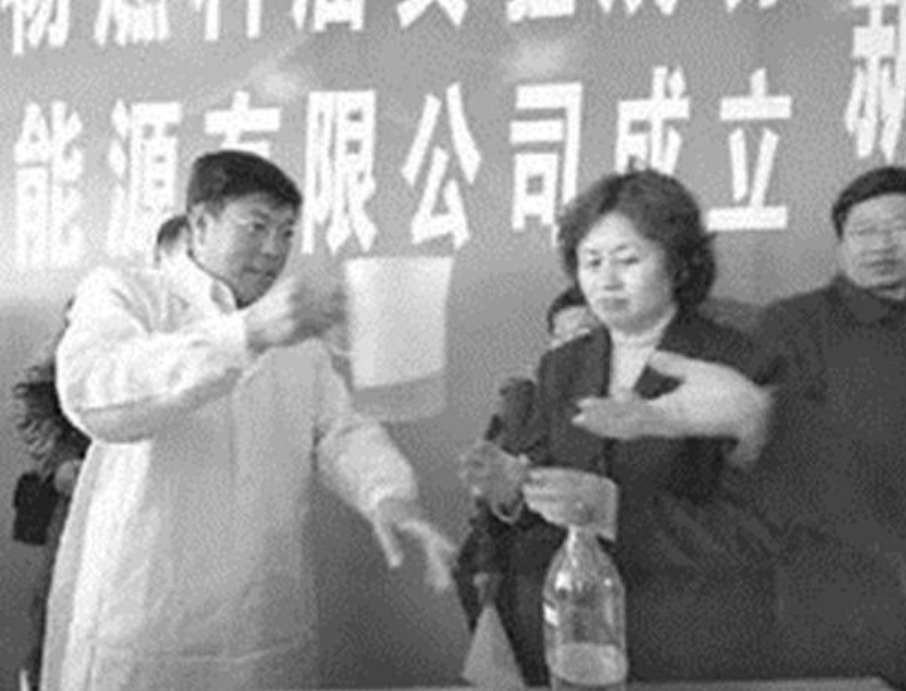 上世纪80年代，那名发明“水变油”的东北公交司机，后来怎样了？