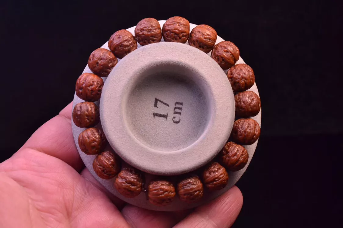 文玩手串12的方墩小核桃你见过么,袖珍族中最小版本(红菩提子手串价格