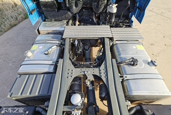 2020款重汽汕德卡牵引车配超高顶驾驶室，售价45万元值吗？