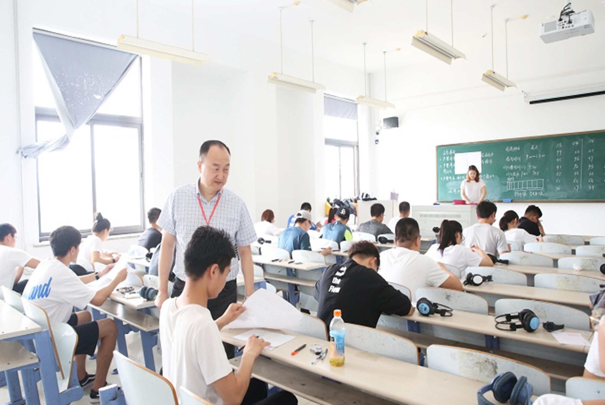 考研党迎来“坏消息”，多所高校取消全日制招生，会计专业占多数