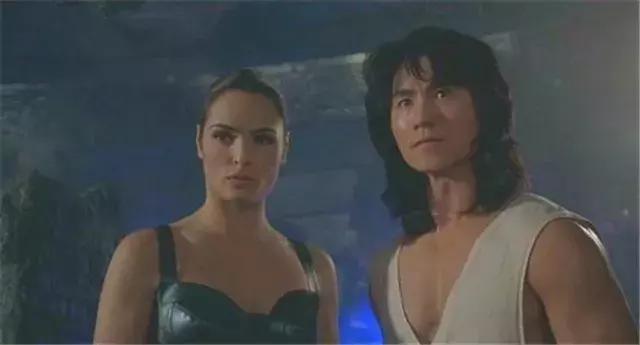 他是武术冠军功夫不输甄子丹，在香港没名气，在好莱坞却大放异彩