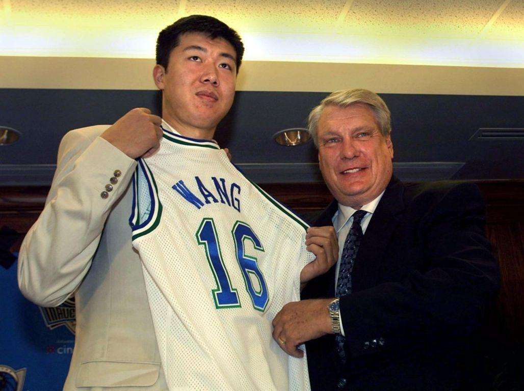 大郅为什么不打nba(苏群爆出大郅不归事件内幕，始作俑者不是信兰成，而是这三个人)