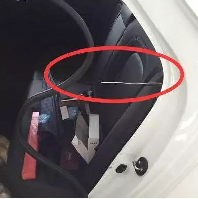 车钥匙被锁车内怎么办？用了这招再也不用砸玻璃