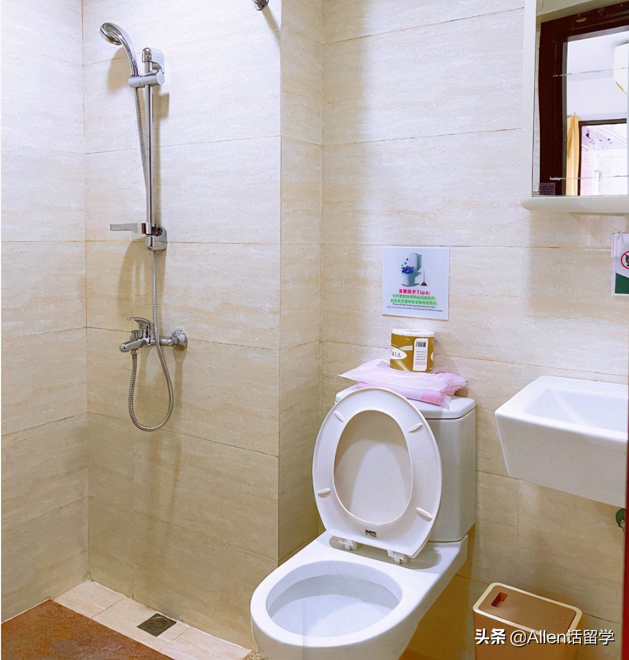 在澳门城市大学读本科一年要花多少钱？