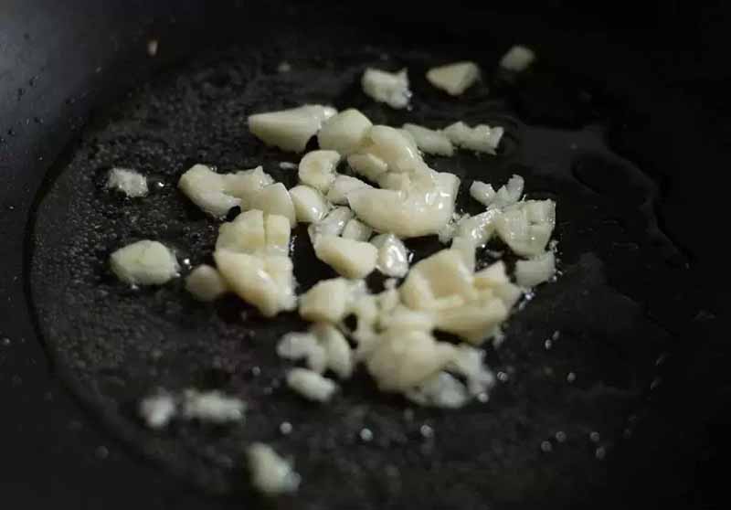 酸菜鱼怎么做好吃？最简单的方法做出和饭店相媲美的酸菜鱼