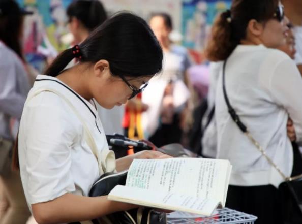 “00后”考生个个赛过段子手，神回复逗笑众人，网友：报名德云社