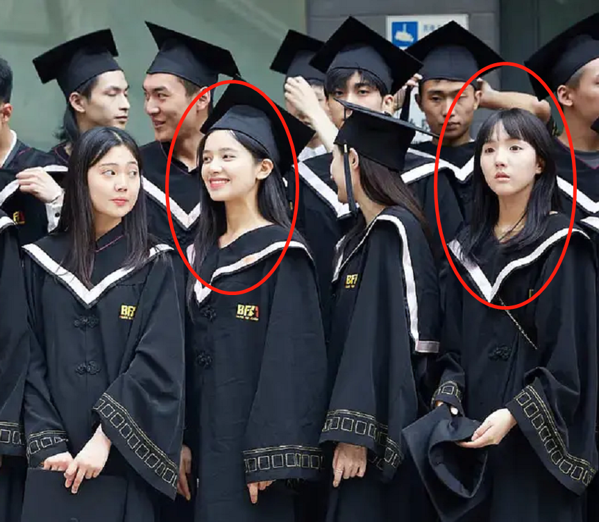 北电无滤镜毕业照曝光：关晓彤周也同框比美，王俊凯比同学嫩太多