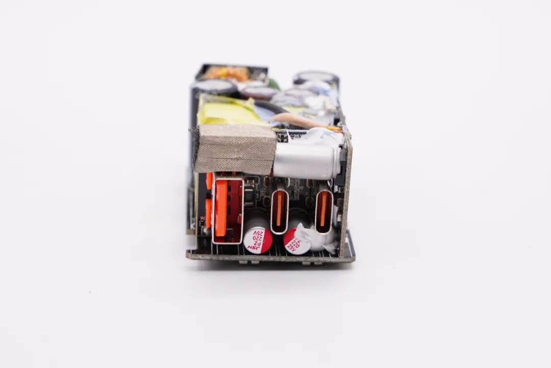 全新设计，突破体积极限，拆解国产控制器65W氮化镓快充