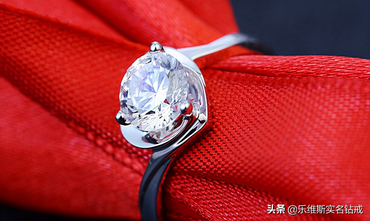 订婚戒指一般多少价位合适（现在的订婚戒指一般多少钱）