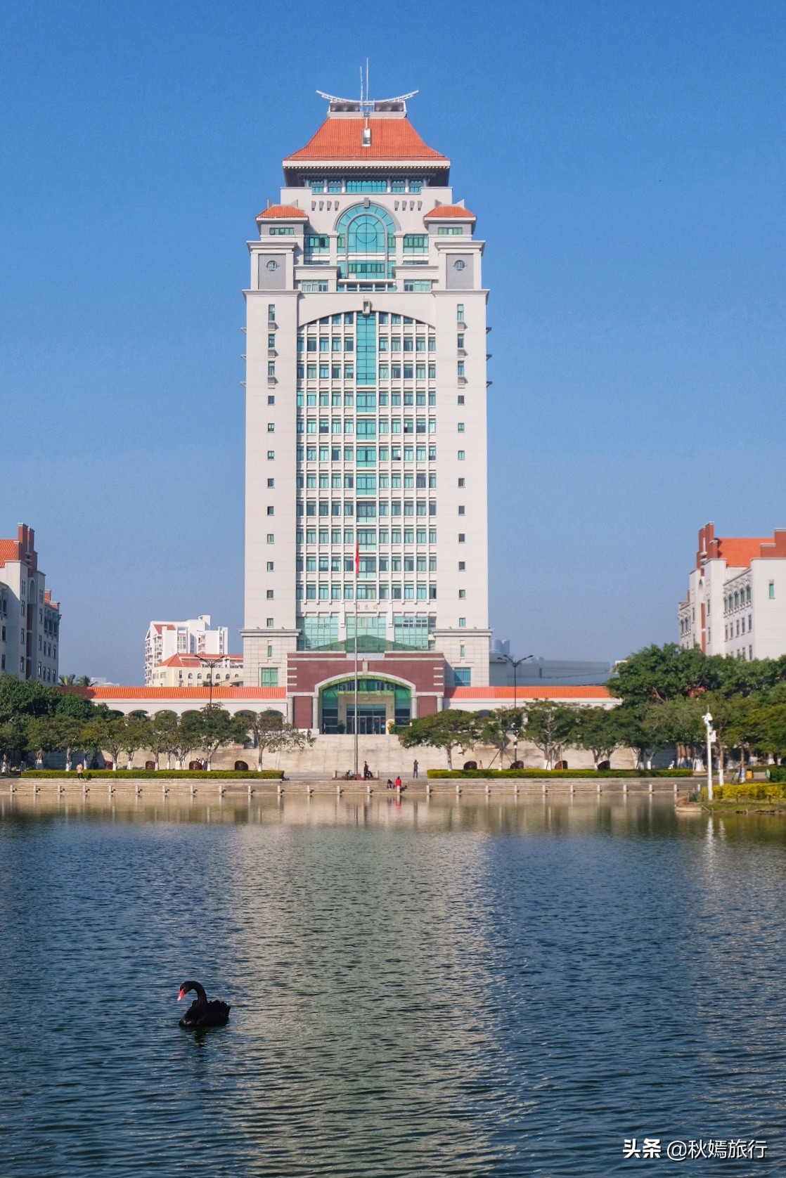 厦门这所临海而建大学，校园优美，沙滩迷人，被誉为中国最美大学