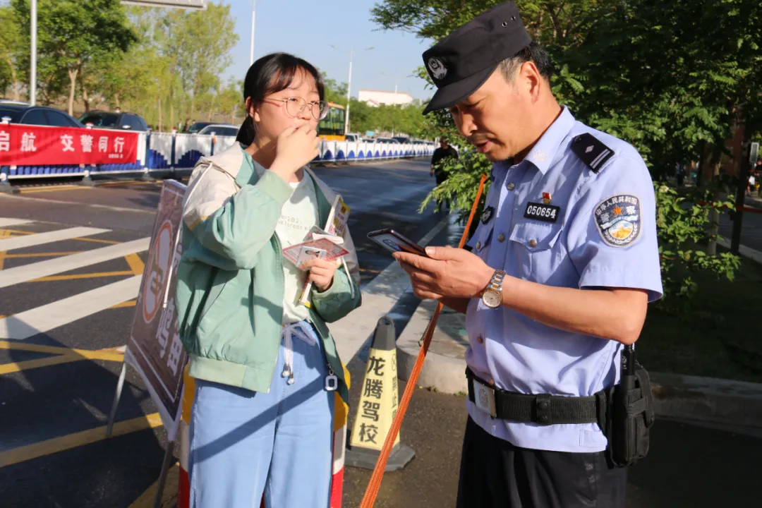 【护航高考】高考第一天，甘肃公安为梦护航！