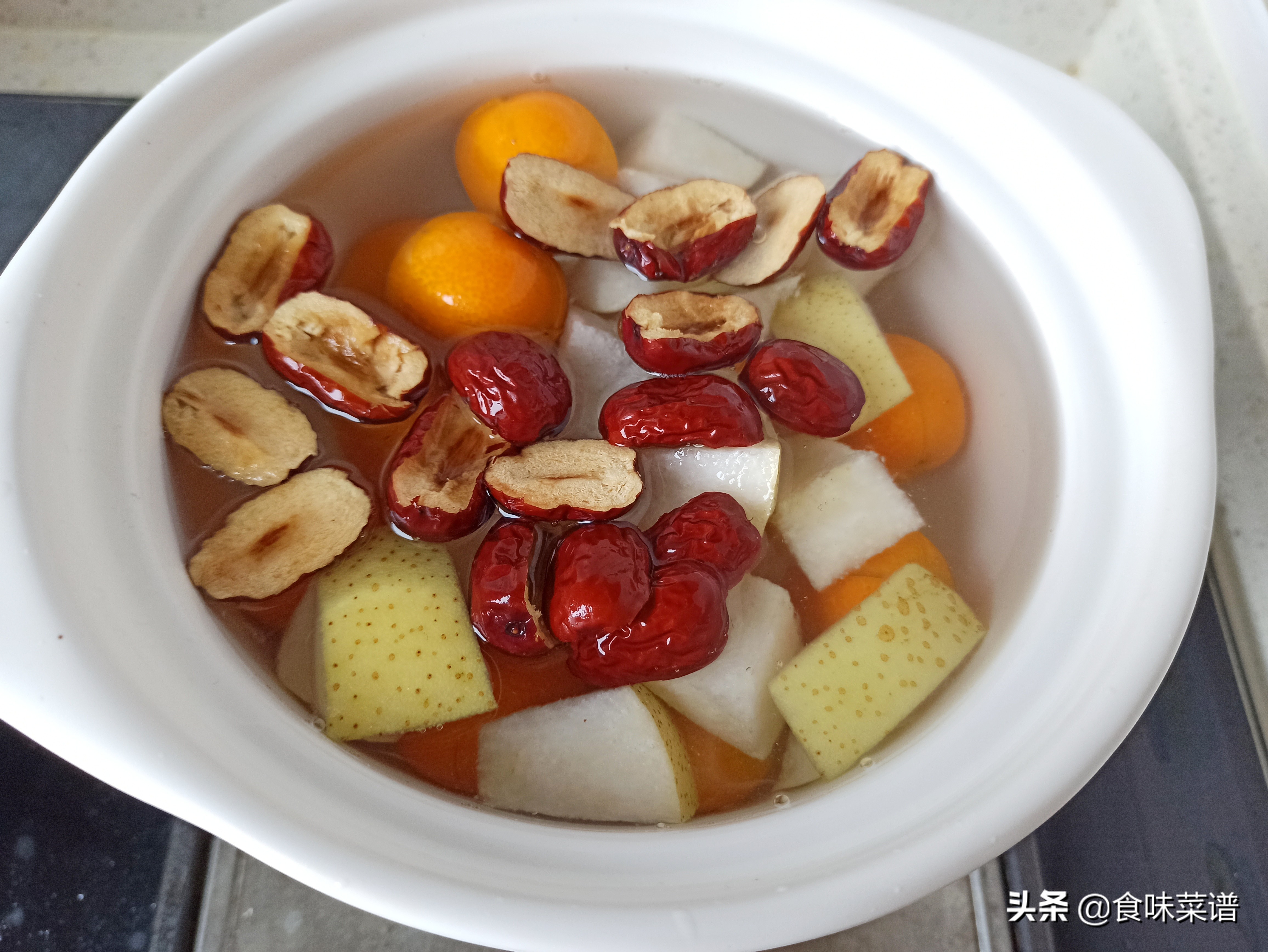 嗓子干痒不舒服，教你3款养生汤，润肺止咳很有效，成本才几块钱