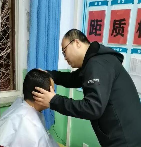 高考前，老师给学生买“神秘礼物”羡煞旁人，这是什么神仙老师？