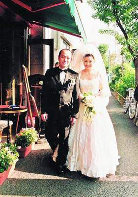 曾做著名导演10年“情人”，后嫁入豪门生3娃，今51岁成人生赢家