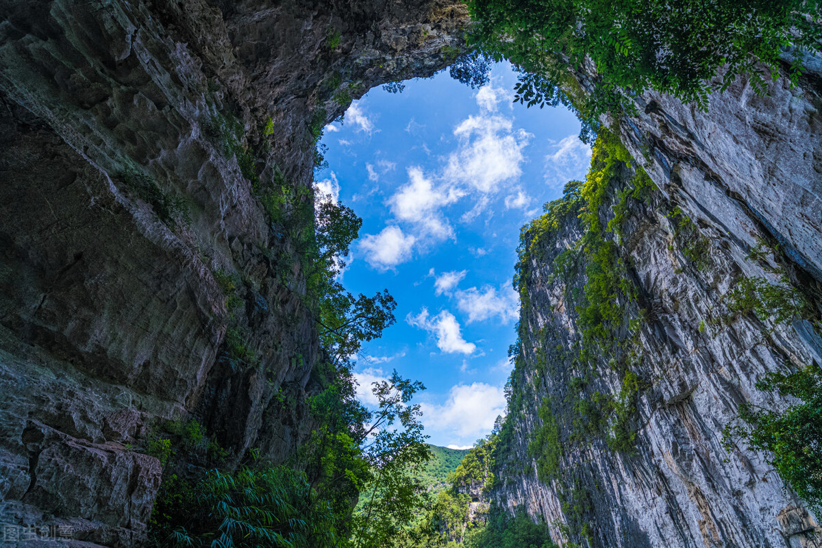 桂林山水甲天下,风景秀丽,景美如画.2.