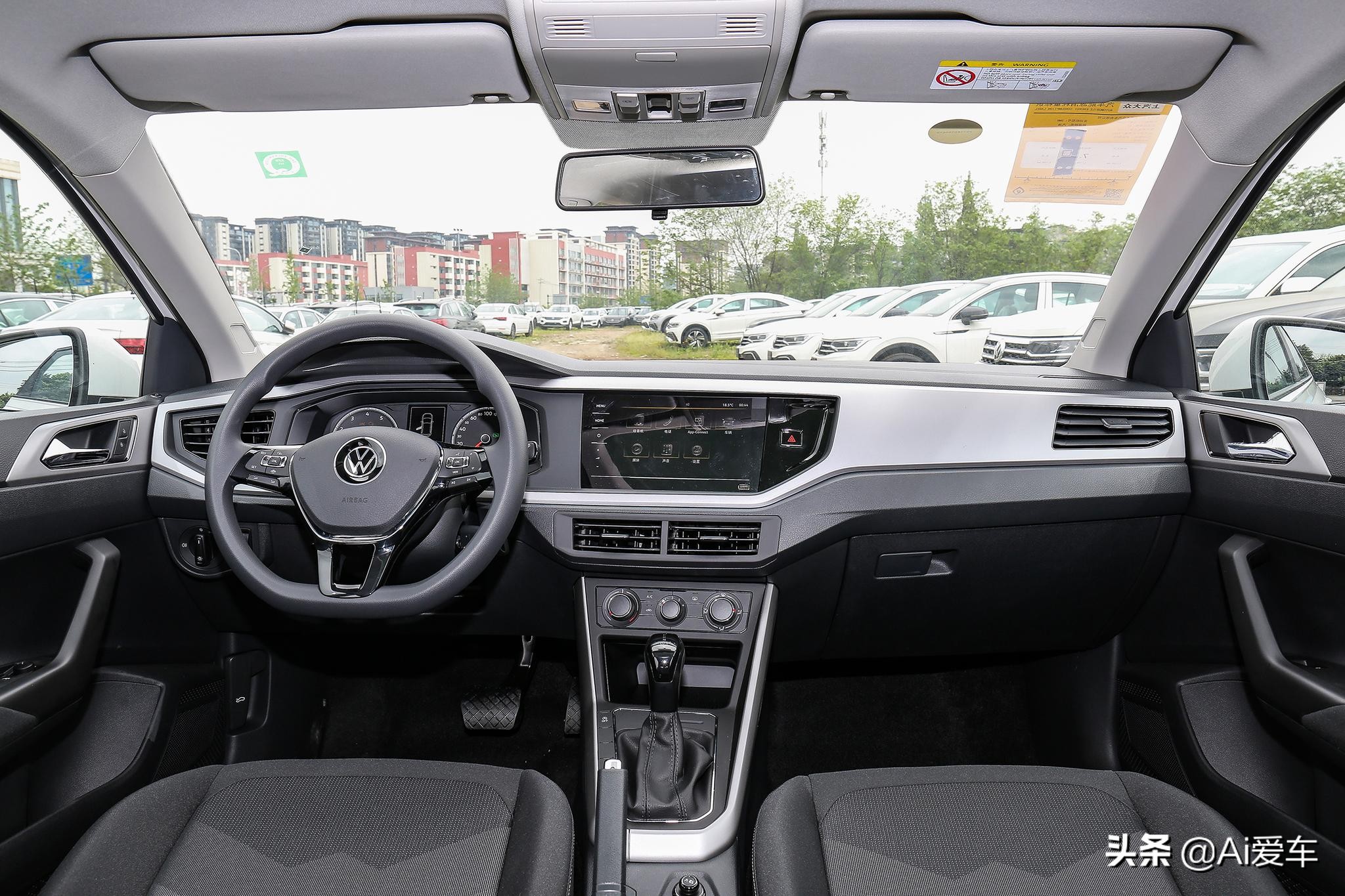 便宜又省油，好养的德系家用代步车，省心好开好停，实拍大众Polo