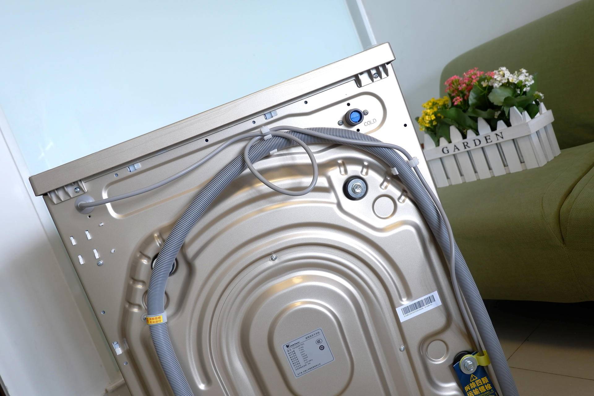 亿万气泡超强去污技术，小天鹅超微净泡水魔方洗烘一体洗衣机体验