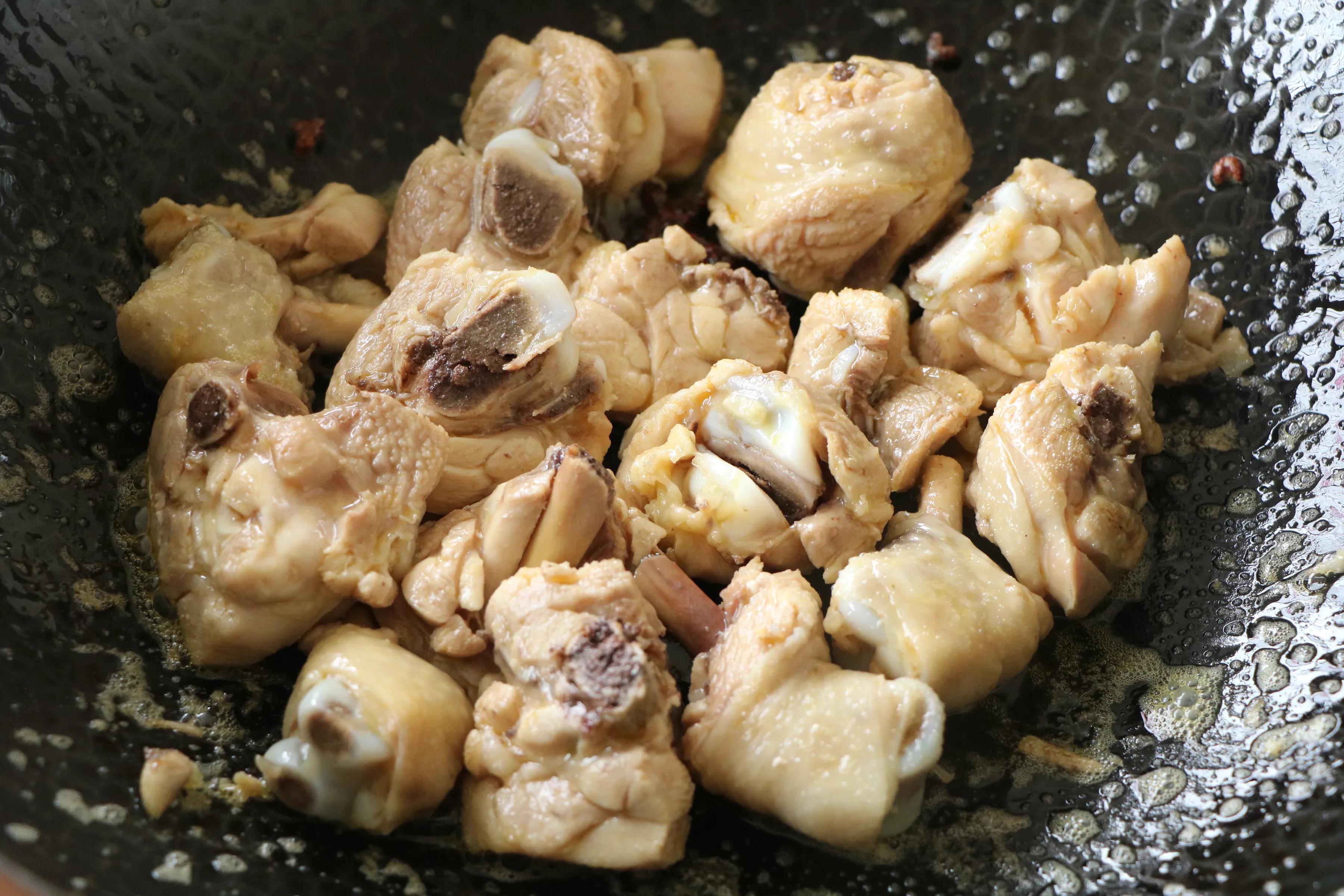 土豆燉雞塊的家常做法,土豆燉雞塊的家常做法步驟