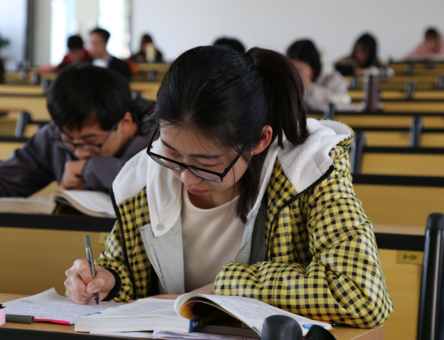 考研难度很大的几个专业，不仅人多分数线还高，你报考的哪一个？