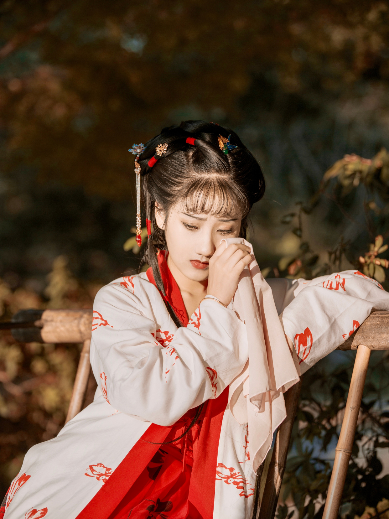 女生穿汉服像极了"林黛玉",网友:叫你模仿,没叫你超越