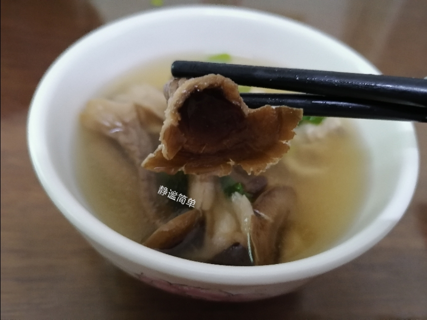 大暑到，注意去湿气，也不忘喝上一碗排骨鹿茸菇汤，滋润又清补