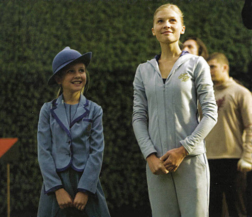 体内蕴藏媚娃血统，一举一动妩媚至极，走到哪里全是男人的焦点