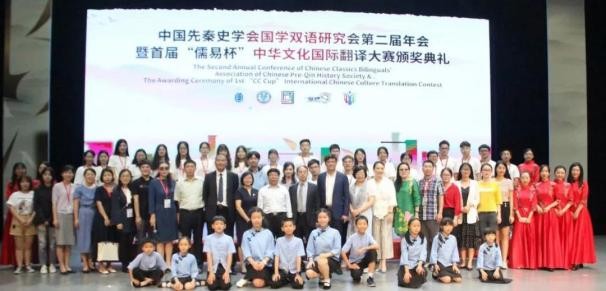 新华社、人民日报称赞！上海“神翻译”教授刷新标准、开创先河！