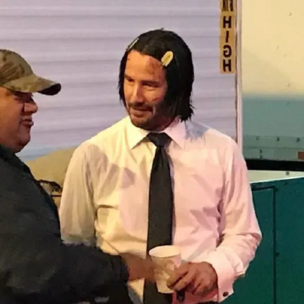 优秀了关晓彤！随便一个发夹8千，欧阳娜娜戴9.9包邮，差距明显