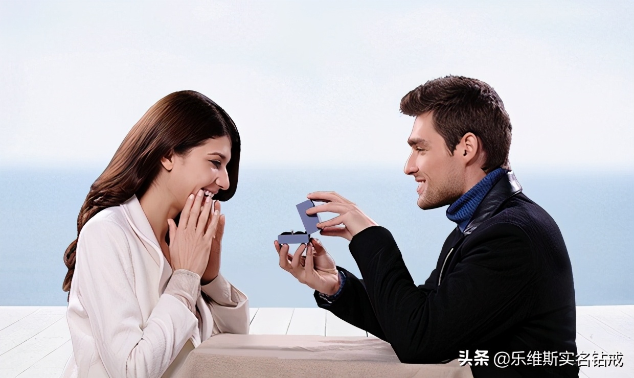 圣诞节恋人之间送什么礼物（圣诞节送给情人最好的礼物是什么）