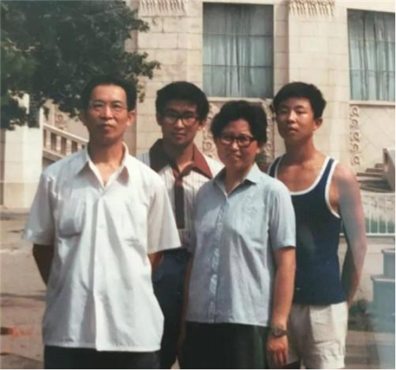 中国物理天才冯奚乔，17岁上北大，26岁成为博士，35岁为情自杀