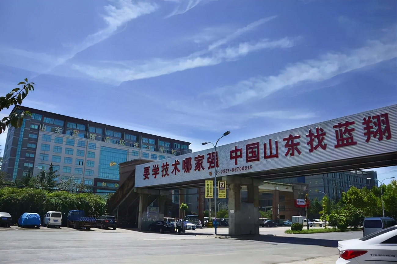 蓝翔又火了！关于“文凭”和“技术”之争，你站谁？