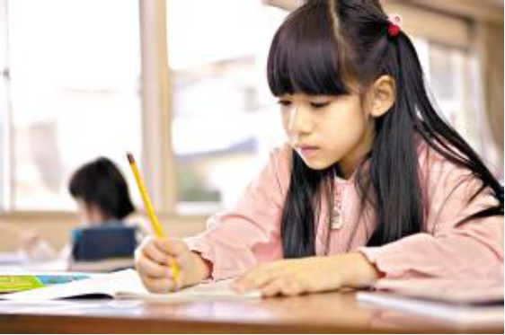 ​6岁孩子写的升级版《咏鹅》走红，看过内容后，老师：自愧不如