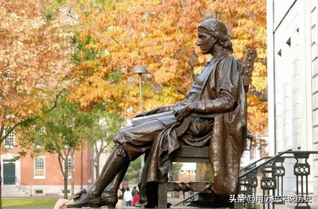 莫言浏览哈佛时写了首诗，3年后在讲台念出来，逗乐同台的李嘉诚