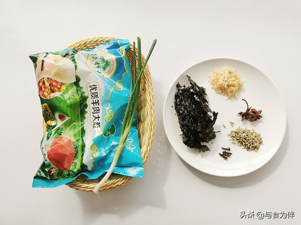 做酸汤水饺，熬“甜醋”是关键，酸爽够味真过瘾，天冷吃着直冒汗