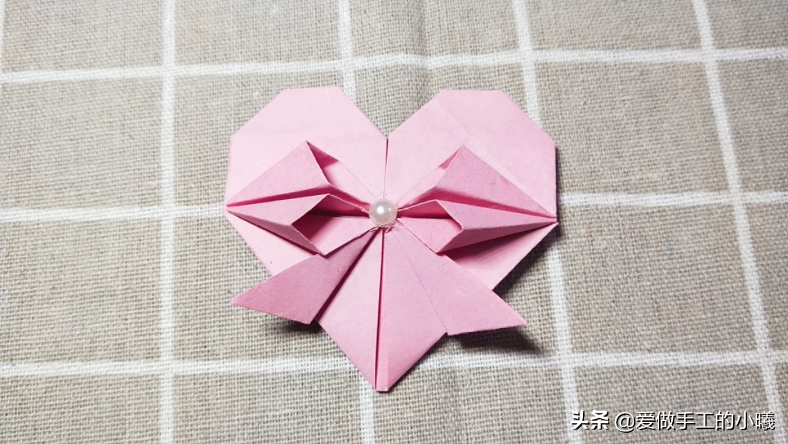 爱心折纸教程：简单几步教你叠出完美爱心形状