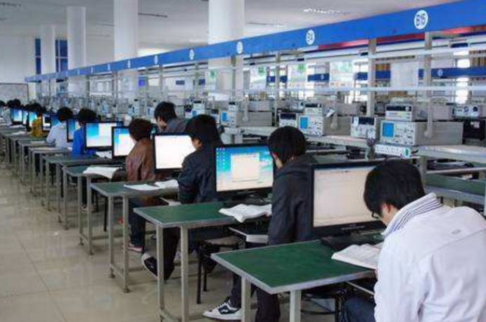 考上民办二本学校，一年学费2.8万，这4个专业值得学生“捡漏”