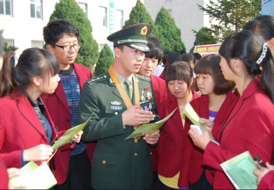 大学生迎来“好消息”，2021年当兵可直接保送军校，但需符合要求