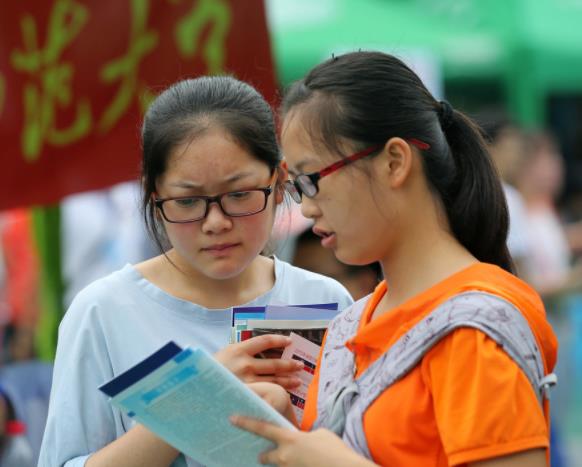 21届高考生，冲刺一本不能低于这个分数，录取分数线预估图来了